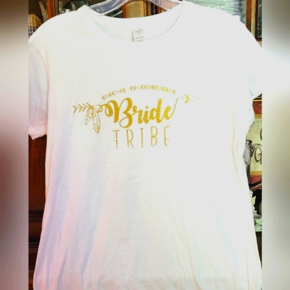 NWOT White Graphic T-shirt Gold "Bride Tribe" Soft Large Fun Excellent 🤍 - Picture 2 of 3
